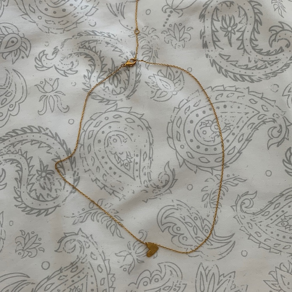 dainty gold heart necklace!